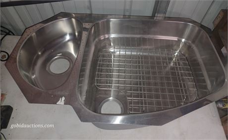 Double  bowl sink