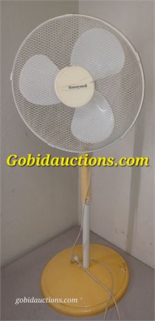 Pedestal fan